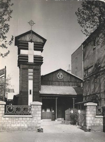 L'église provisoire en bois dans les années 60