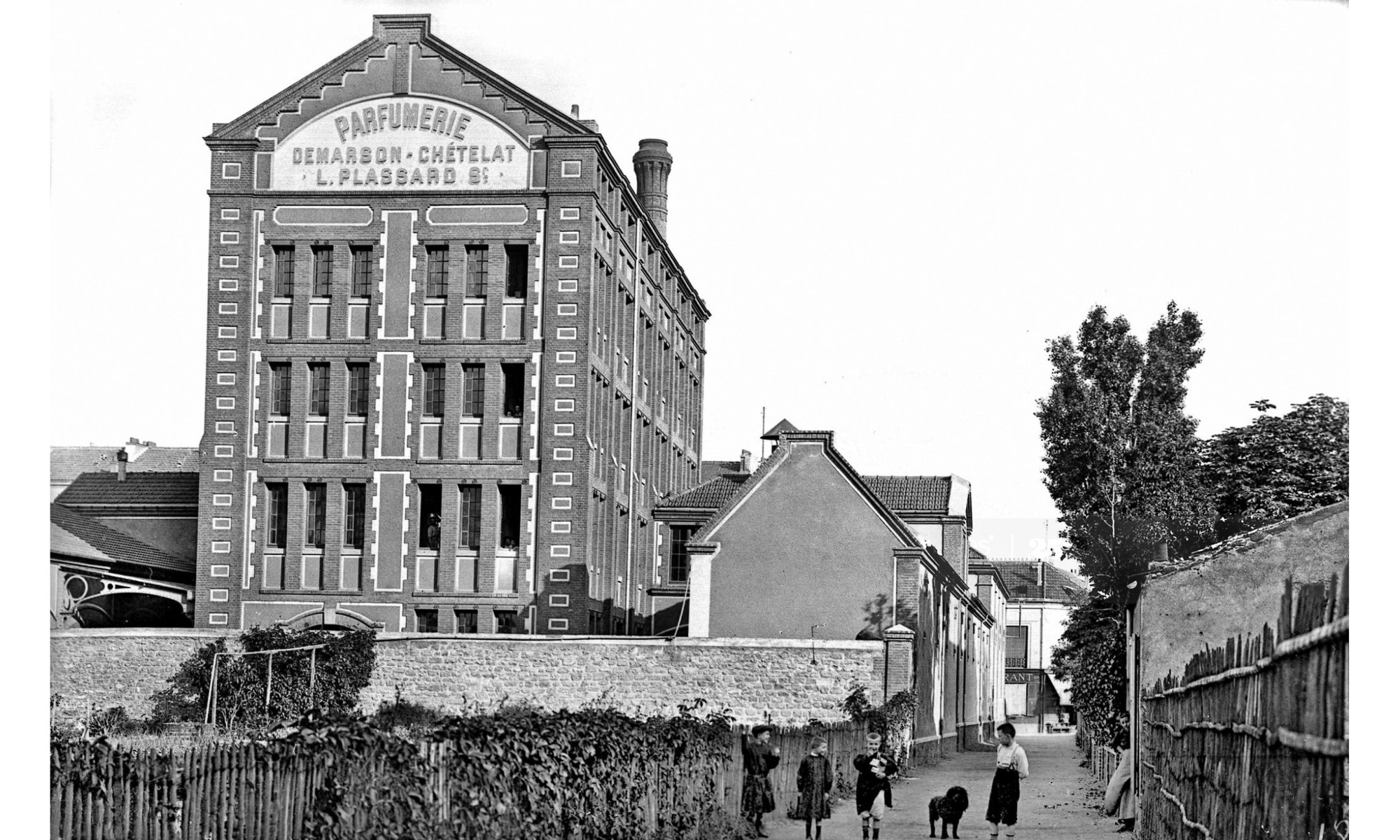 Rue du vieux pont de Sèvres, 92 Parfumerie Plassard