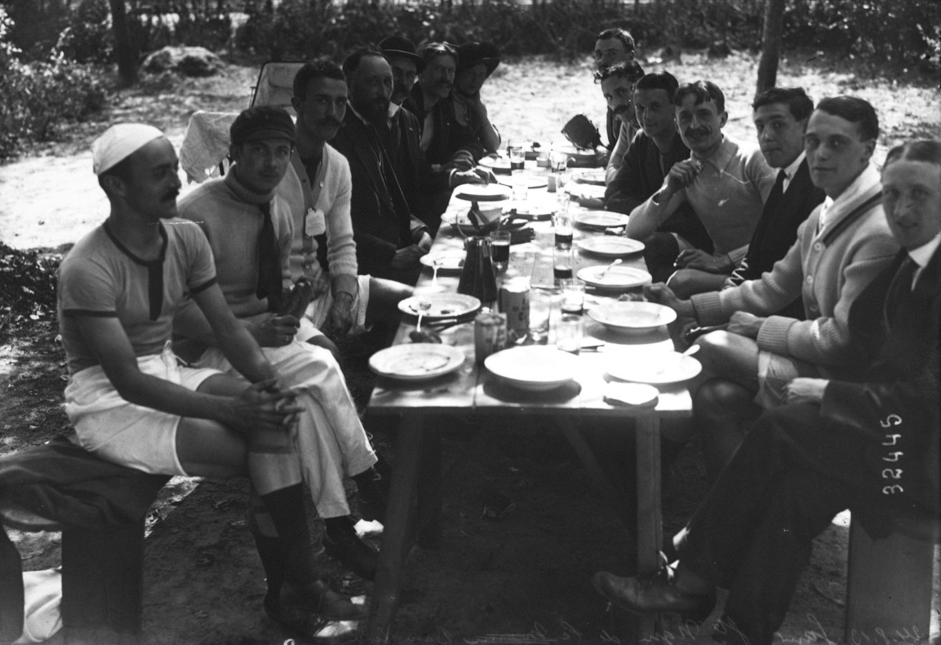 Rameurs Société Nautique Basse Seine en 1913