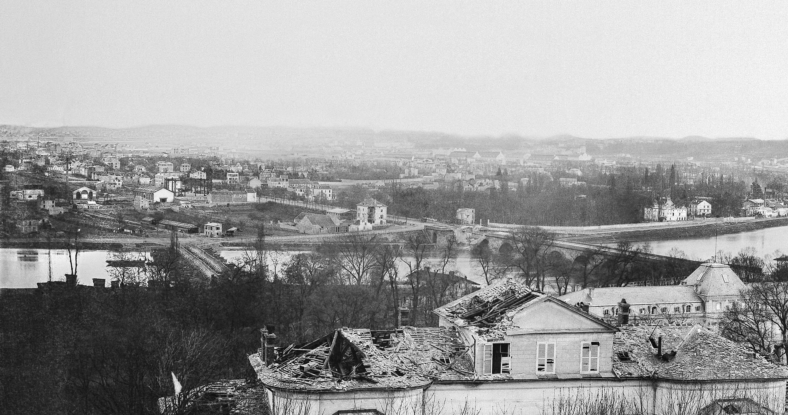 Hippolyte Blancard _Sèvres-Pavillon de Breteuil, quartier général des prussiens incendié par l'armée française-1871-pano