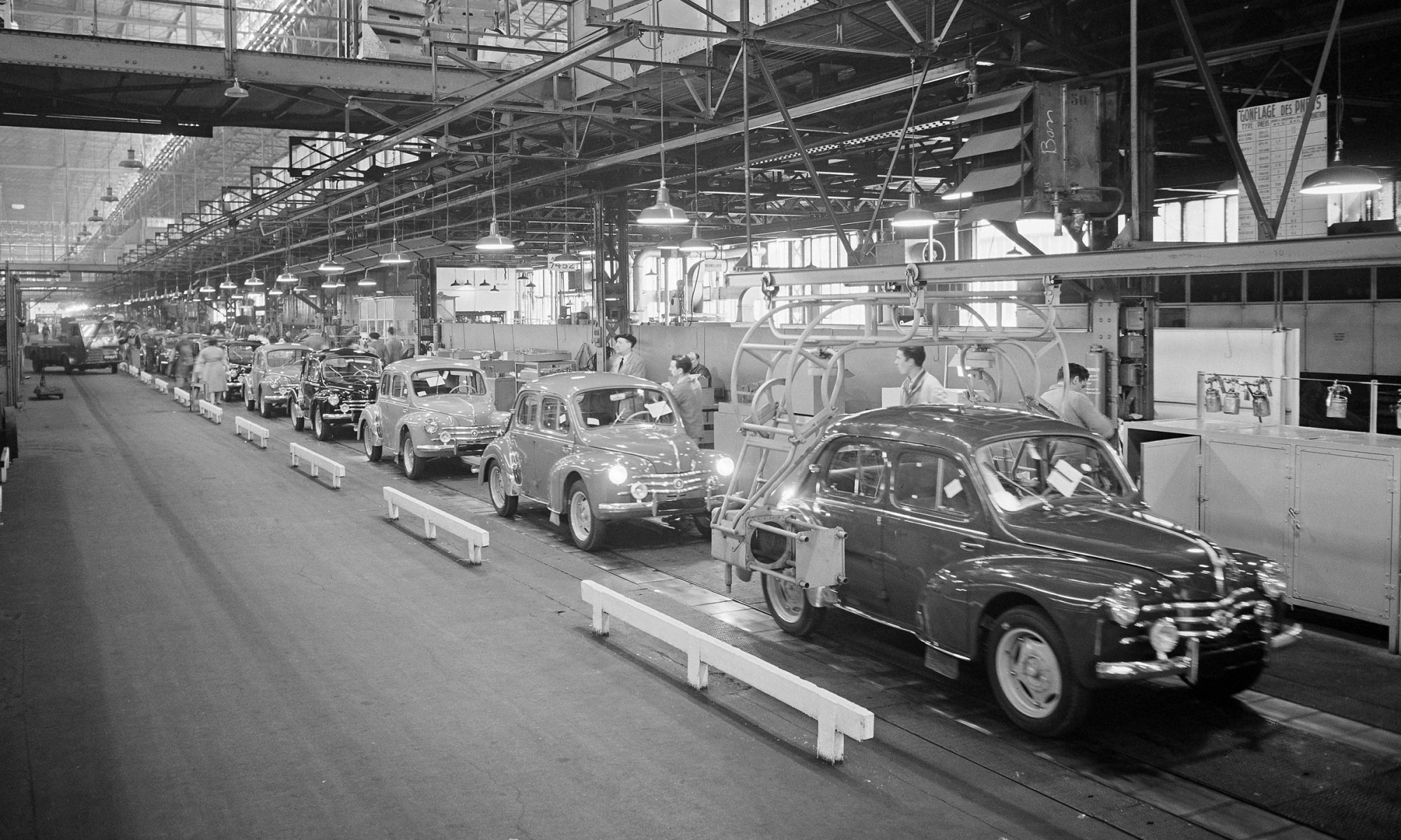 Ile Seguin-Chaîne de montage de la 4cv-1951_BNF