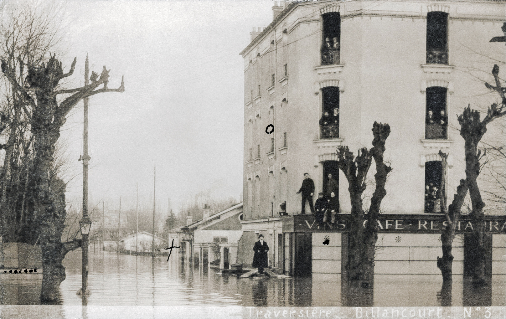 Rue traversière, 3 vue de l'avenue du cours Thierry Delmotte