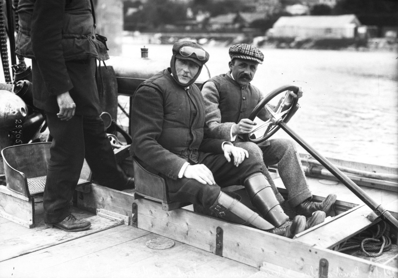 22-5-1913 canot à hélice Comte de Lambert et Tissandier Agence Rol