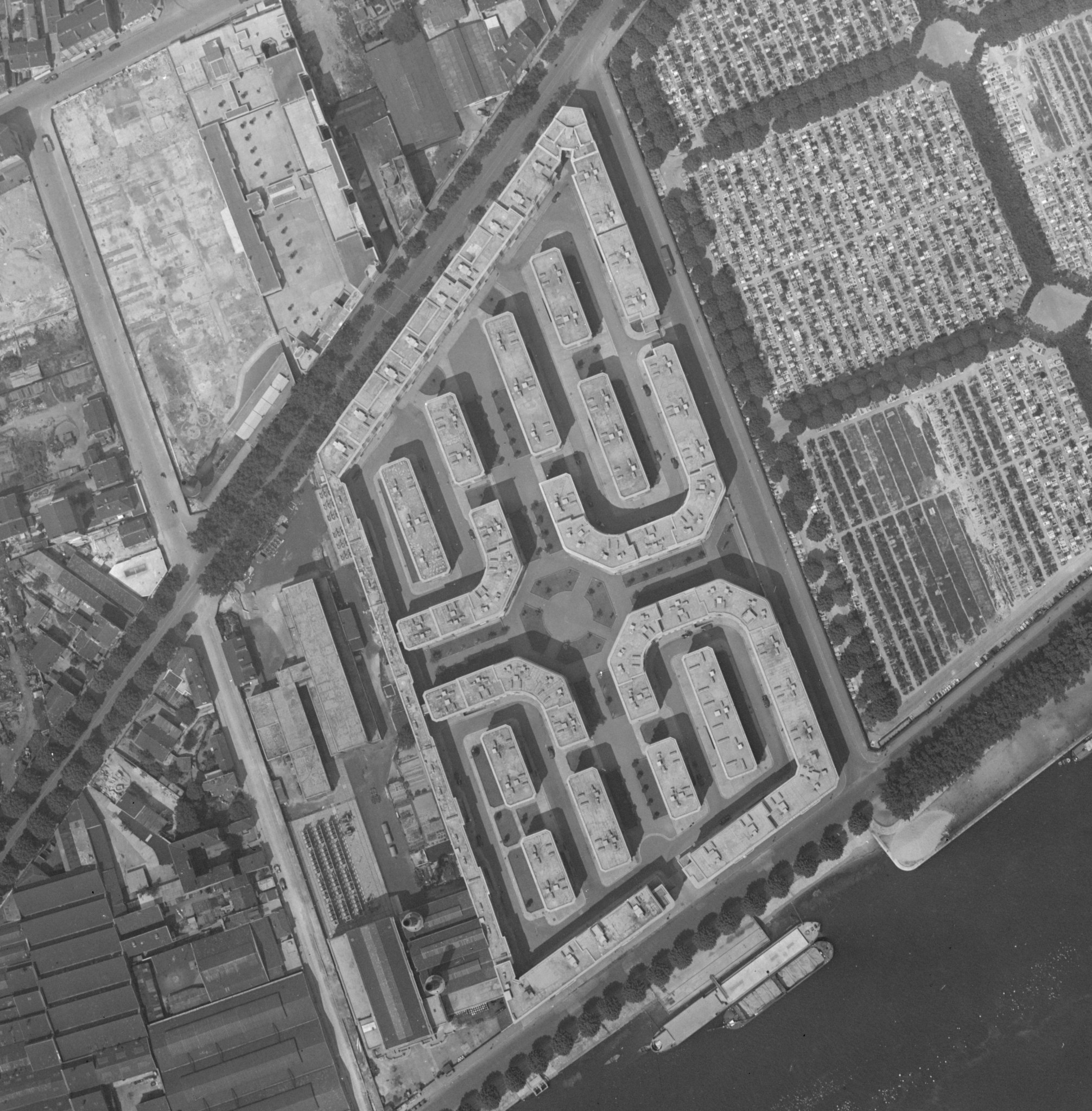 Squares de l'Avre et des Moulineaux en1934 - Source : IGN