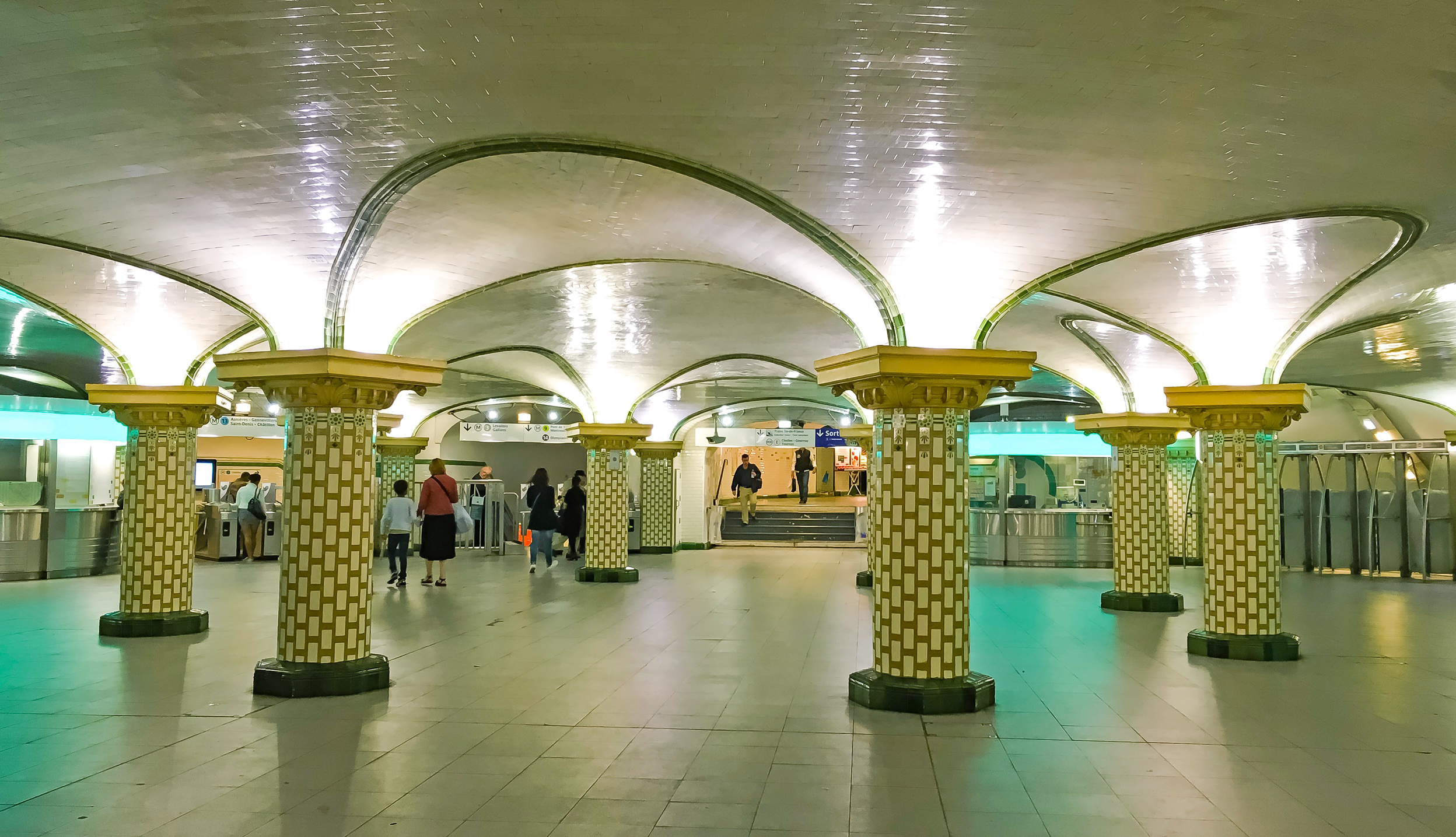Métro station St Lazare Mosaïques Gentil et Bourdet
