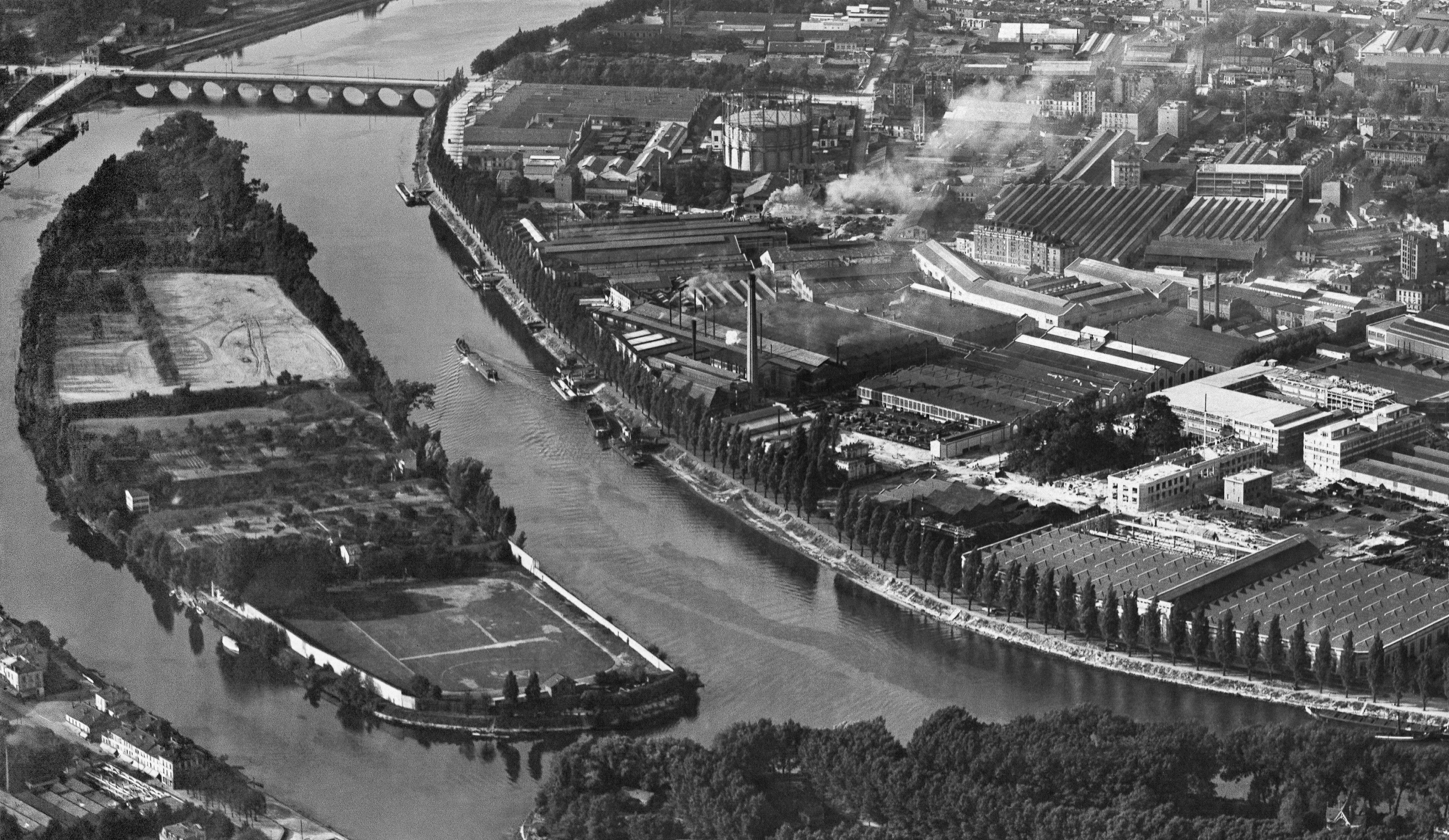 1919 Photo aerienne Ile Seguin et usine
