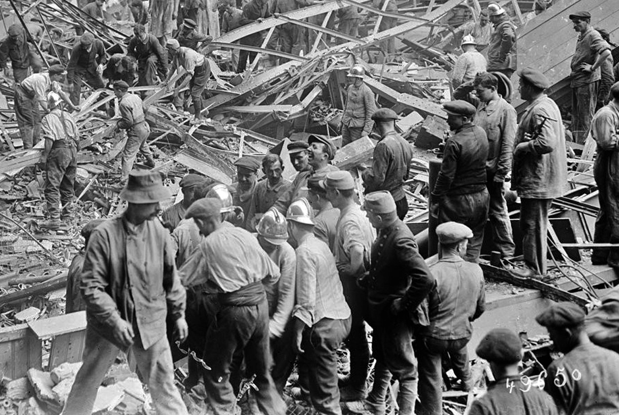 Effondrement des usines Renault-Agence Roll_BNF-sauveteurs-opti