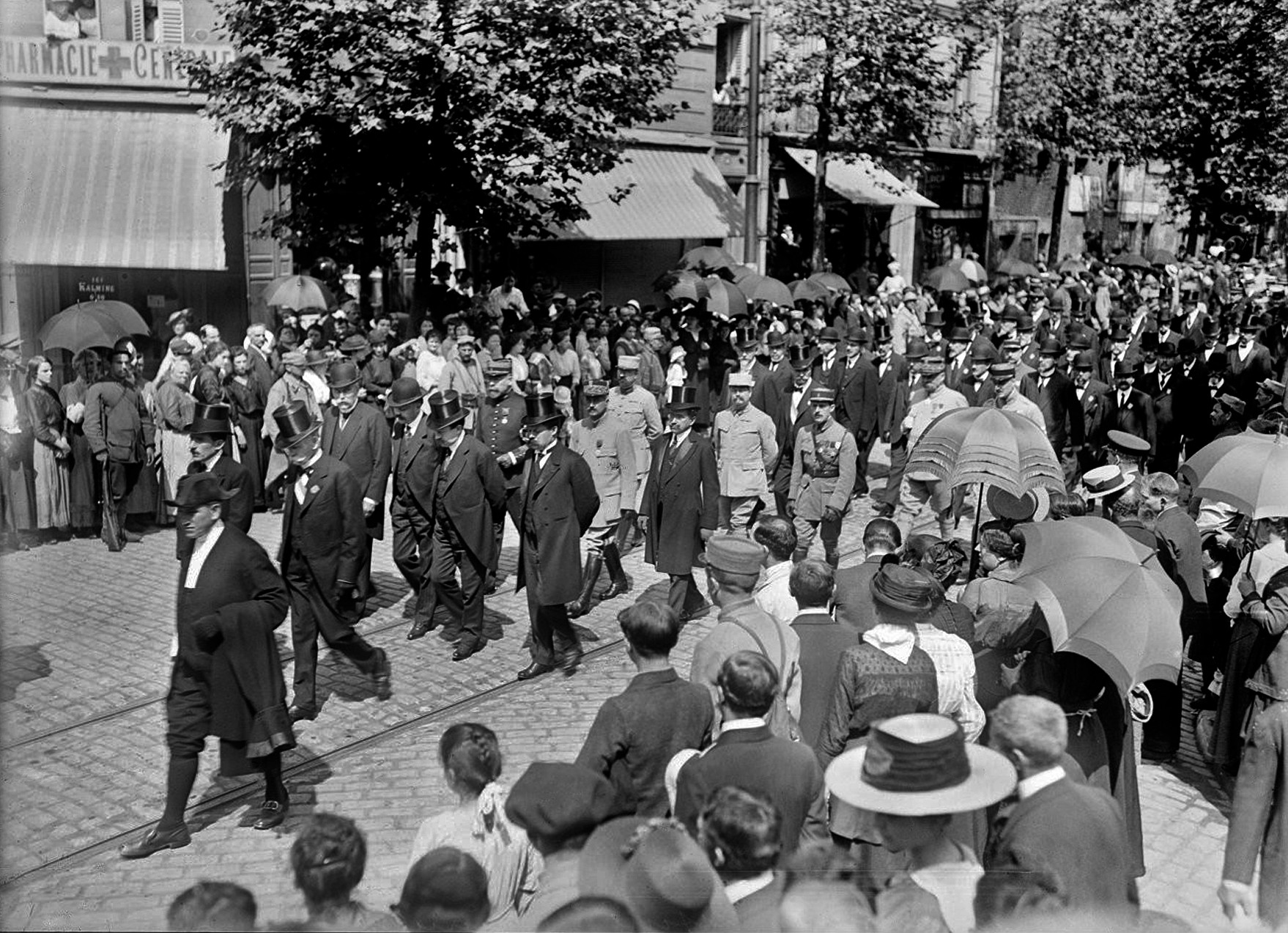 Funérailles 18 juin 1917 Agence Rol - BNF