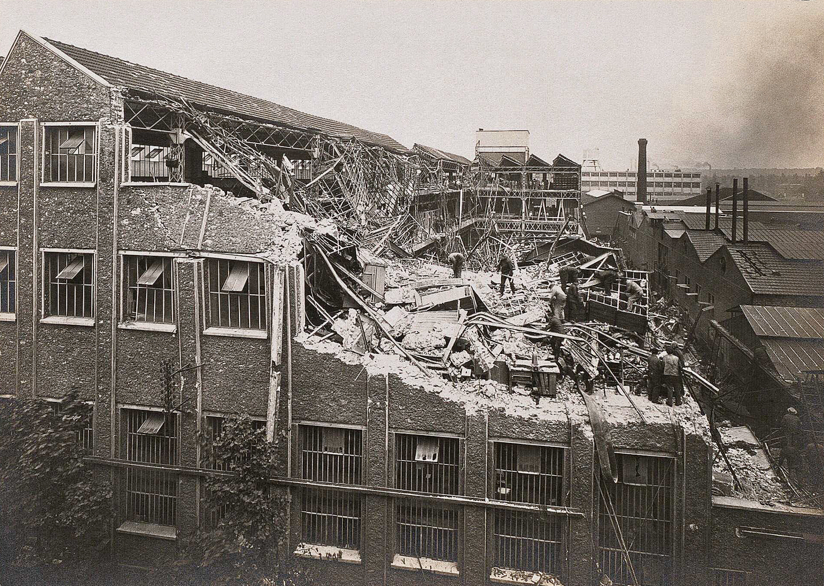 Accident usine Renault 13 juin 1917 - La Contemporaine