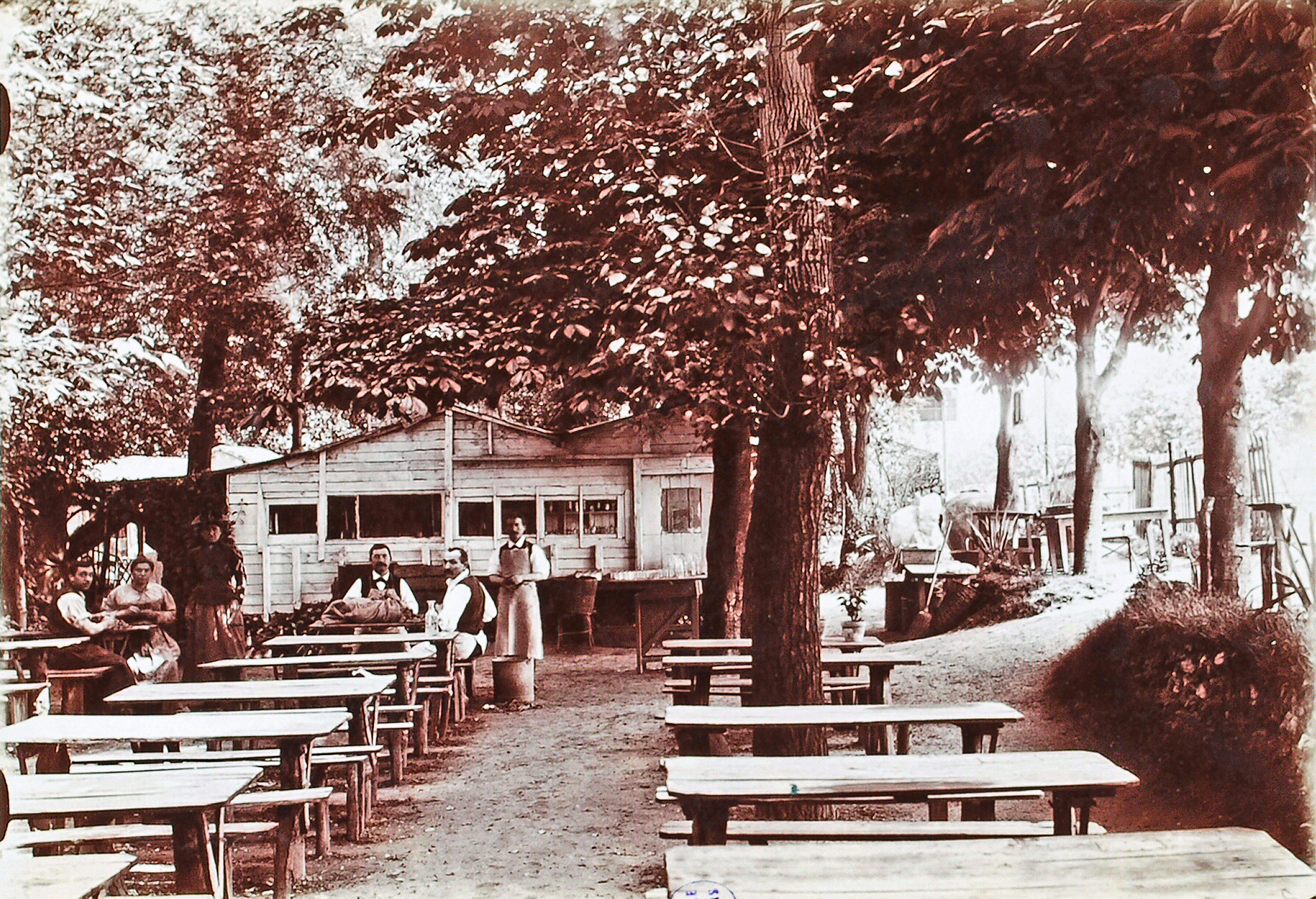 Pottier, Emmanuel Marie-Joseph Léon (n.1864-12-16 - d.1921-03-11), Août 1902, Cabaret du "Père Lapin" à la porte de Billancourt, Paris (Titre factice), 1902-08. Tirage sur papier albuminé ?. Musée Carnavalet, Histoire de Paris.