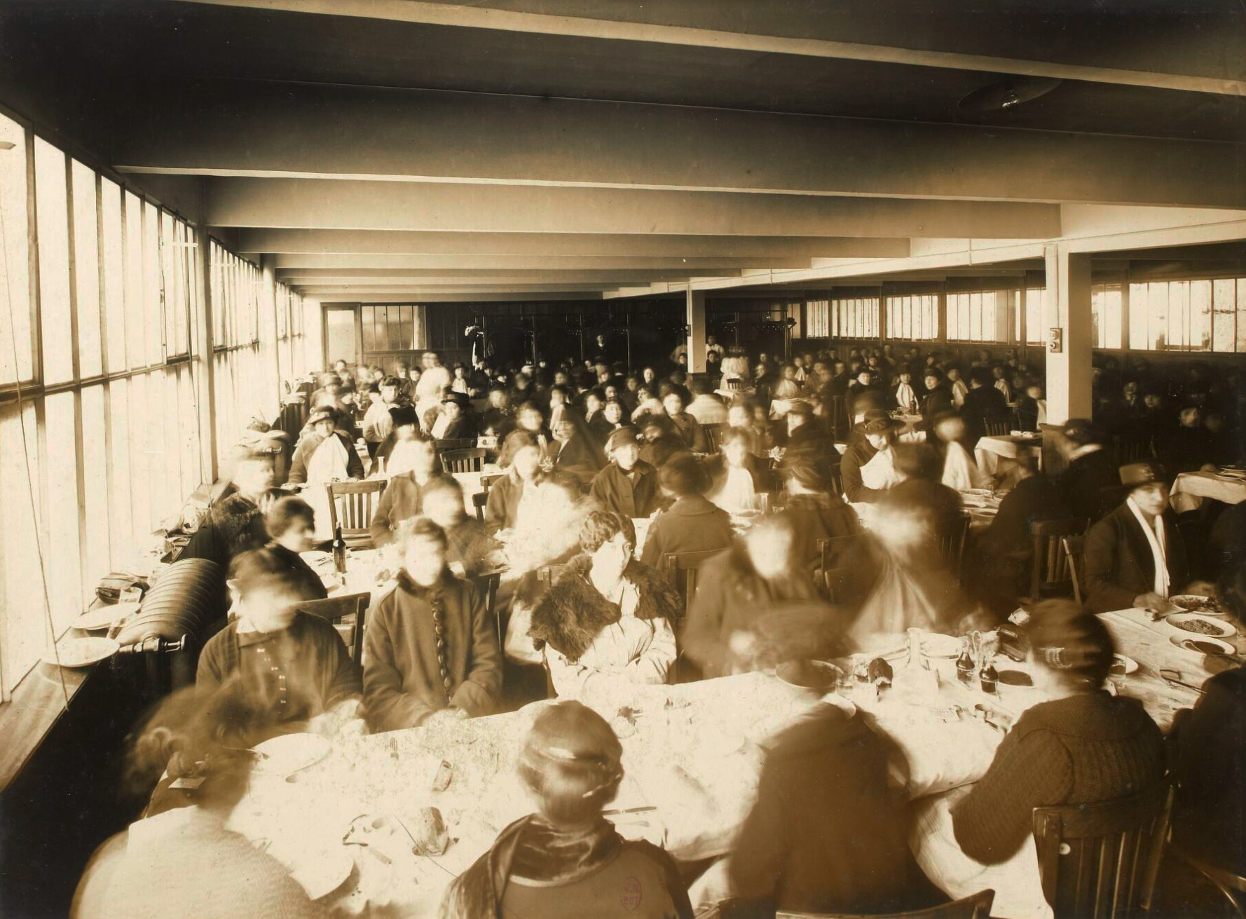 21-Restaurant des employés (Salle des femmes)