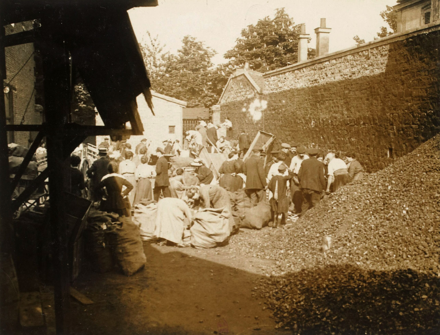 24-Chantier de charbon de la cooperative