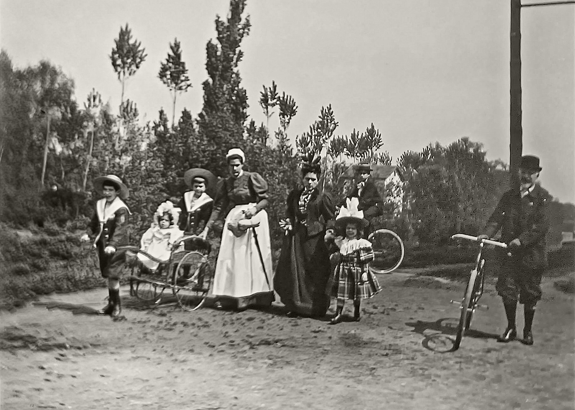 528b Famille Boucher (Robert Jean Marcel Jeanne Emilie Auguste et Louis) 1897-opti