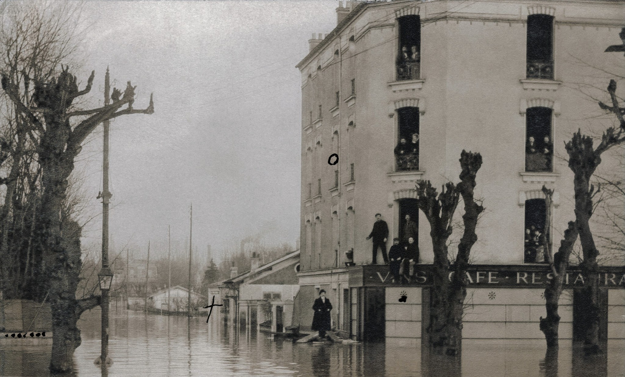 Angle de la rue Traversière et de l'Avenue du Cours 1910 - Delmotte