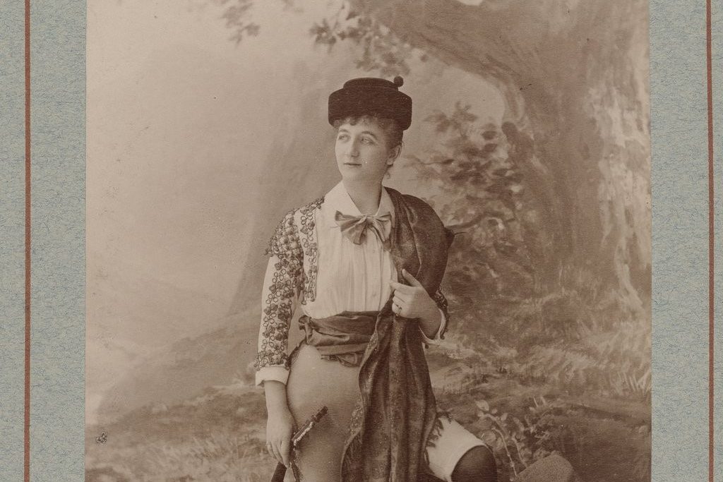 Une artiste des Soirées_d'Espagne Atelier Nadar - Gallica