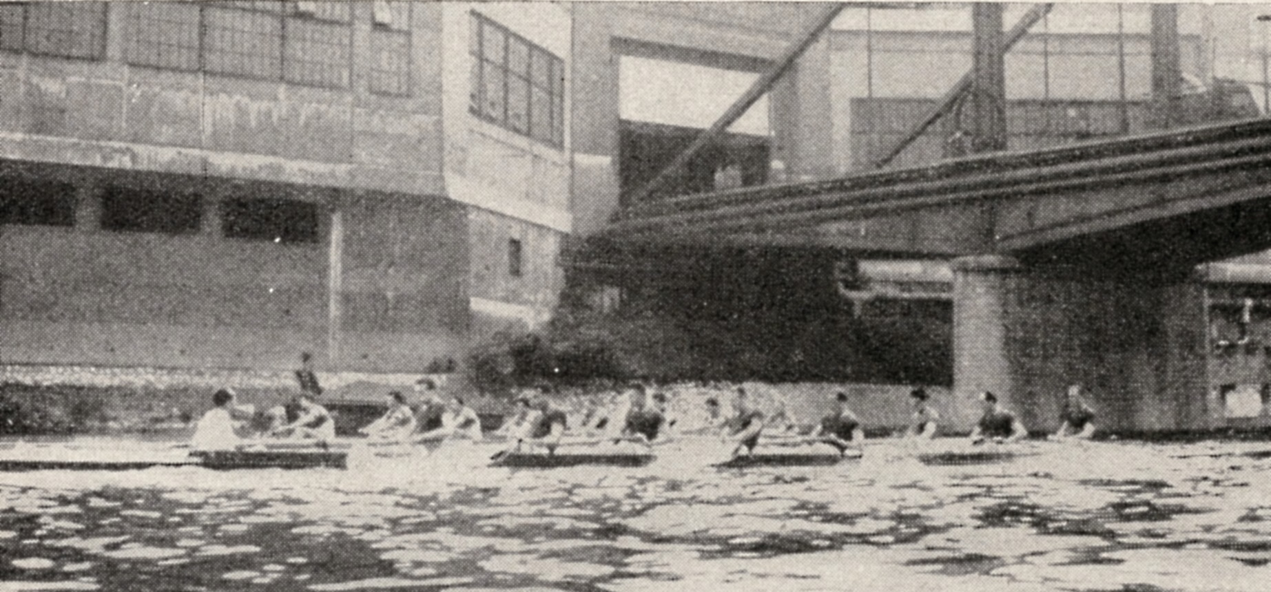 1953 devant l'entrée de l'Ile Seguin et le pont Daydé