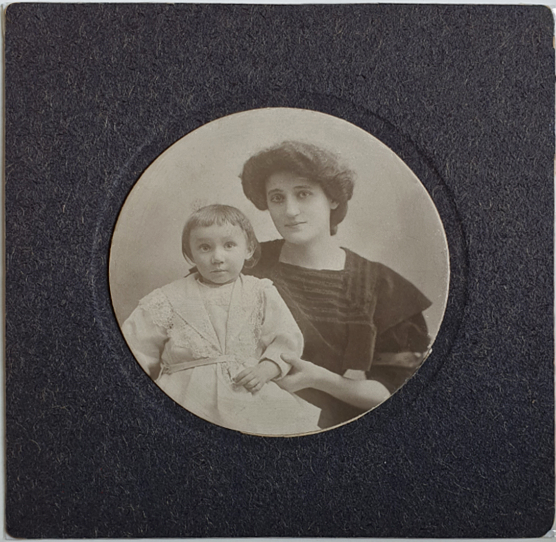 Raymonde de Laroche et son fils, André Thadome