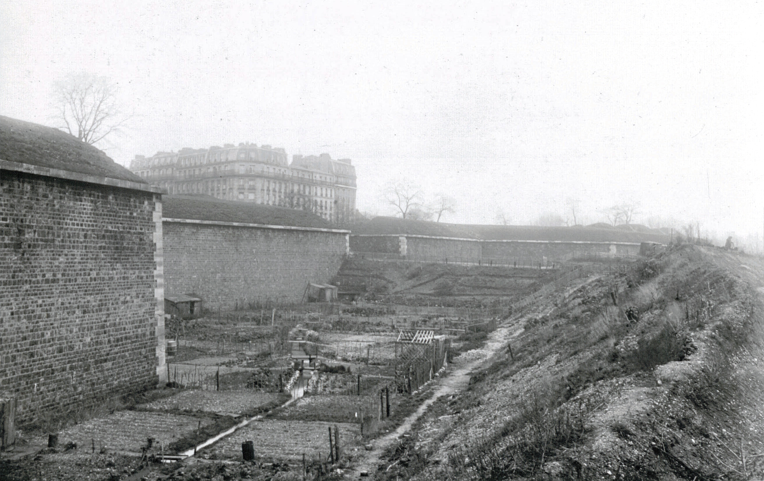 Porte du Point du Jour vue de Billancourt archives numérisées de Paris