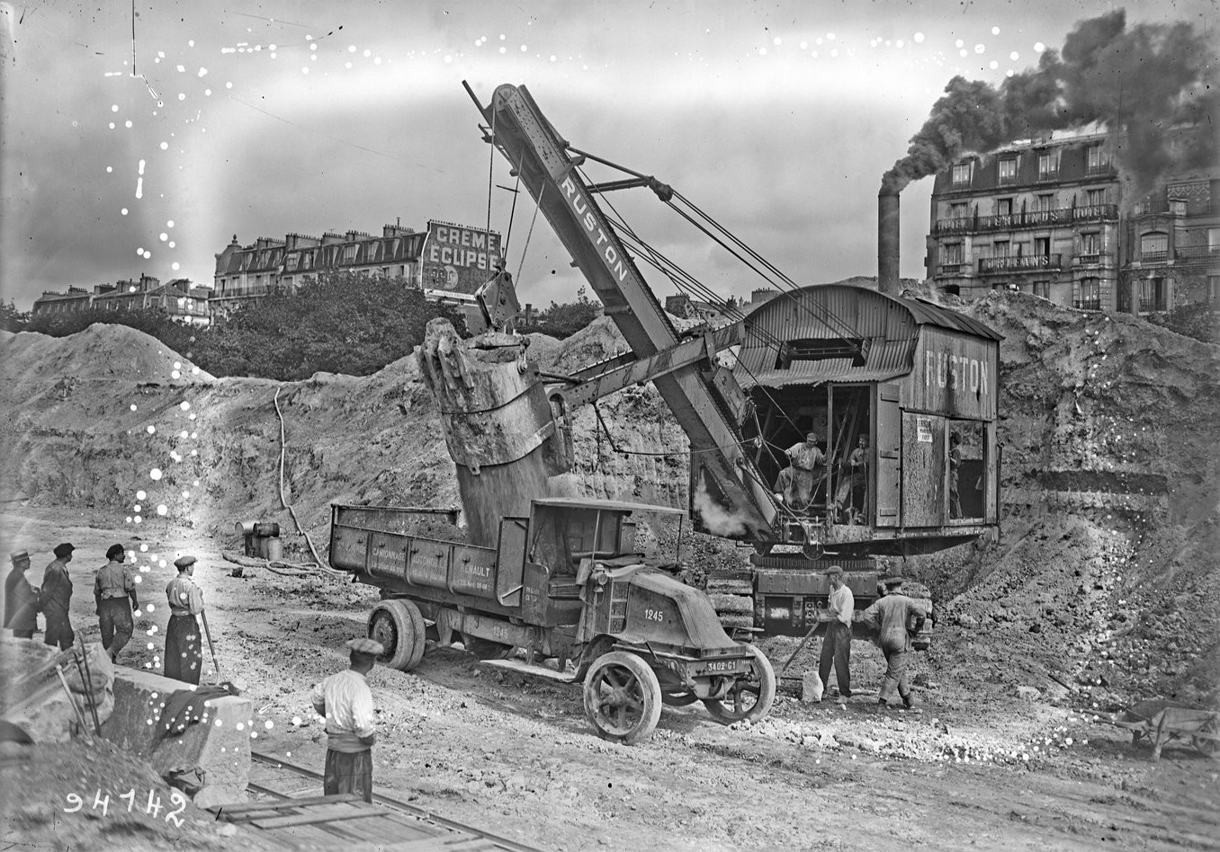 13 - Porte d'Orléans, destruction des fortifications-Agence Rol-BNF