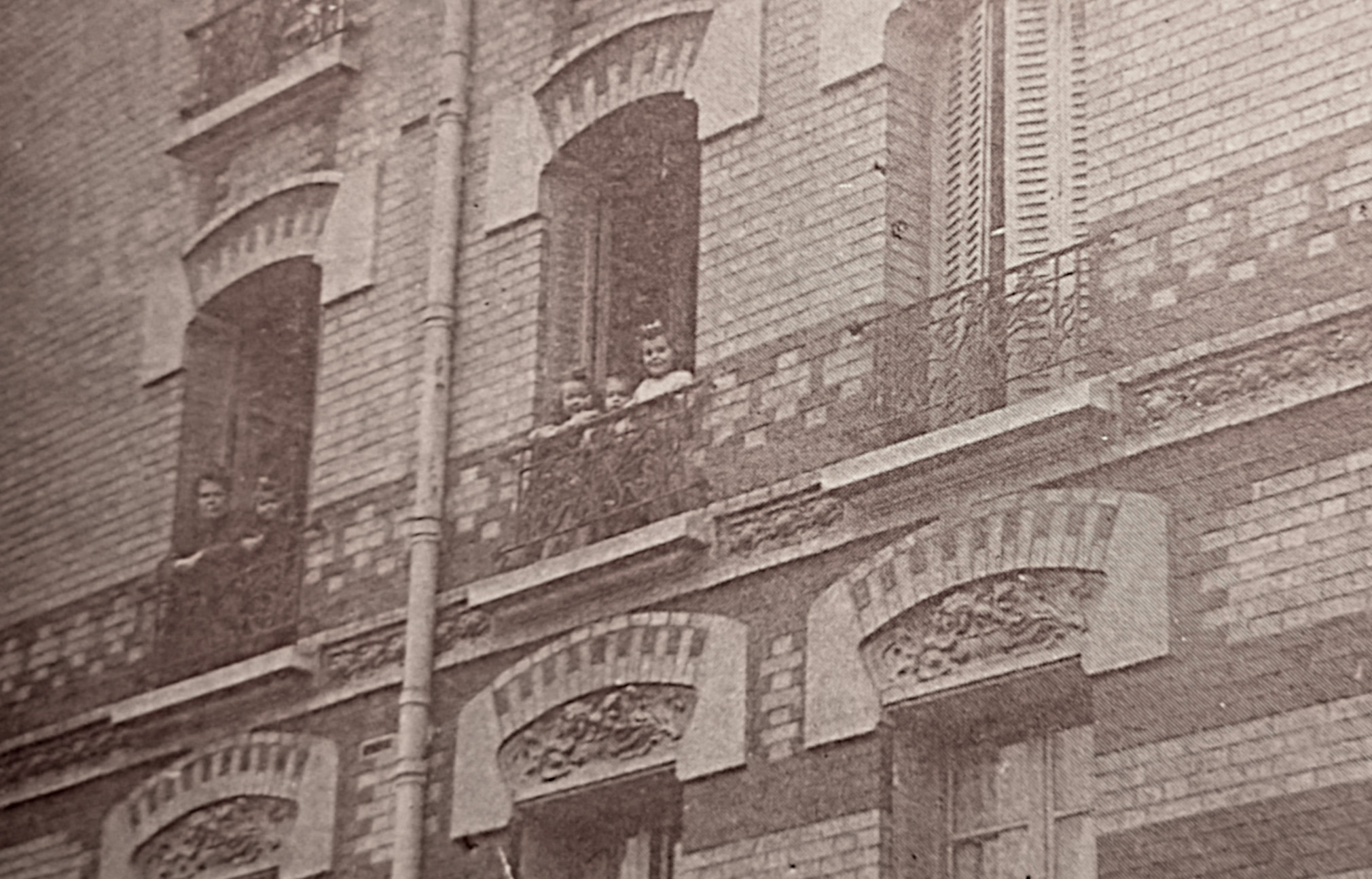 Famille Caillon rue Gustave Sandoz 2