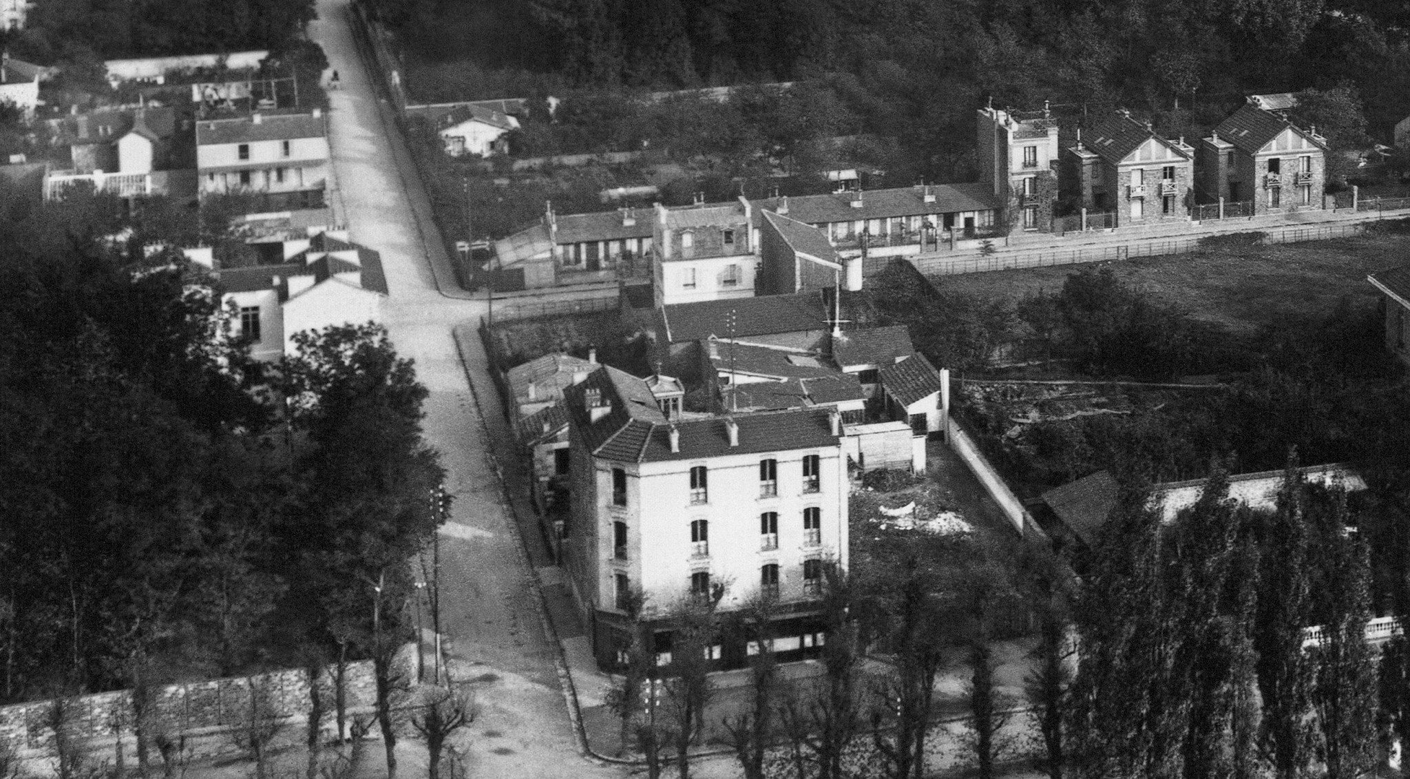 Rue traversière en 1912 - RH