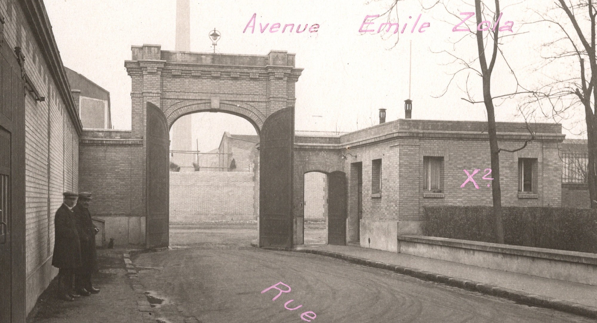 Rue Traversière porte vers av du Cours vers 1920 20256 RH