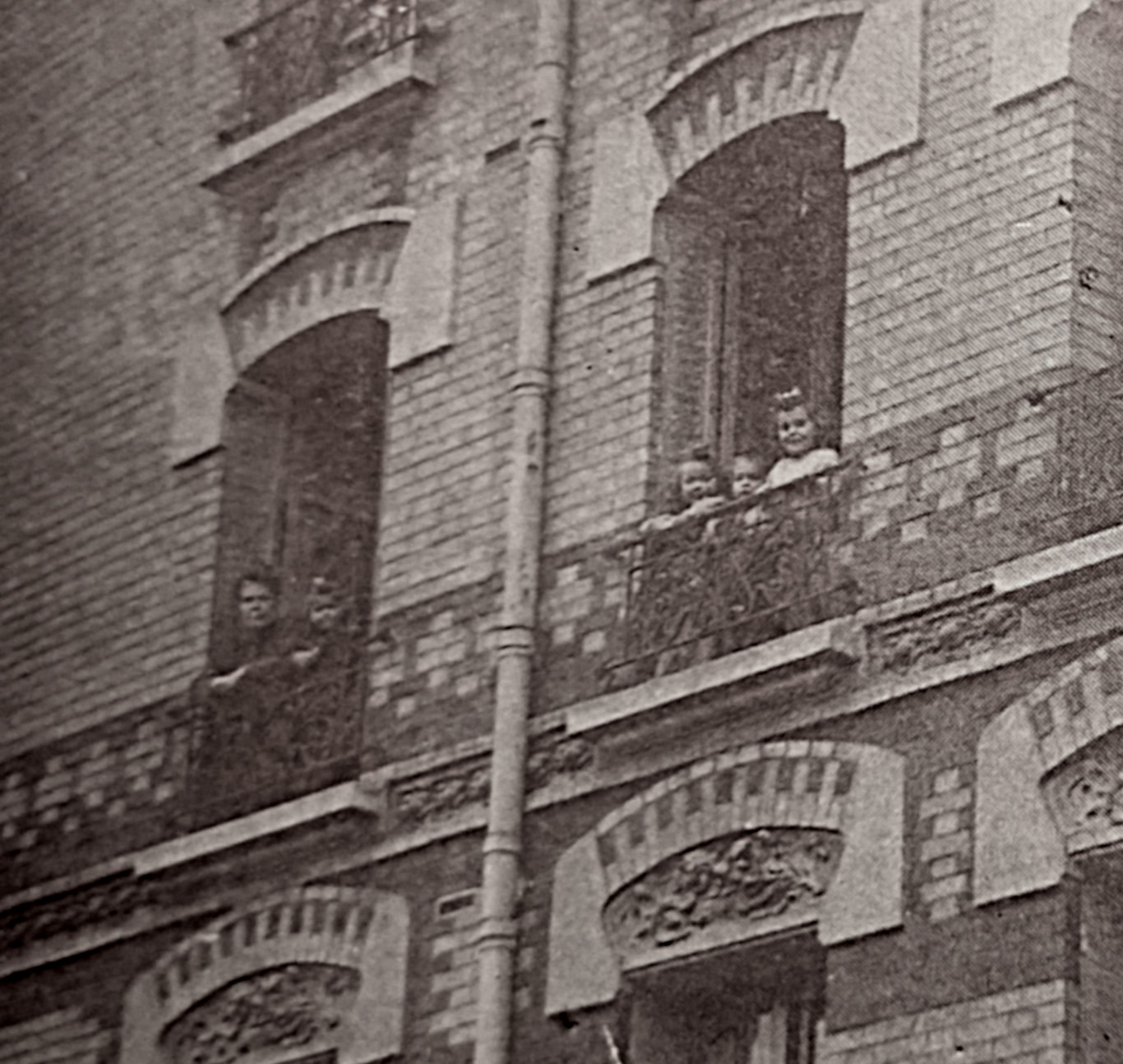 Famille Caillon rue Gustave Sandoz 2